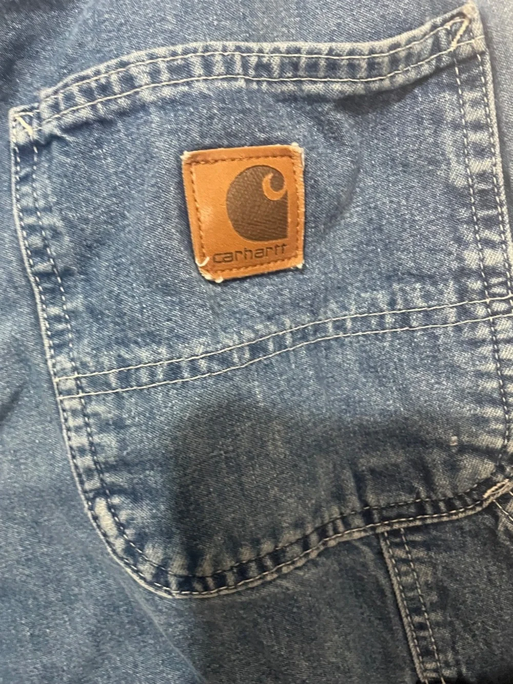 Carharrt: medium wash Carpenter jeans 36-30